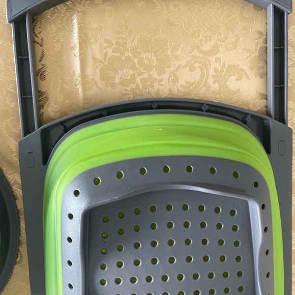 3 NWOT 3 collapsable Colanders - Picture 4 of 13